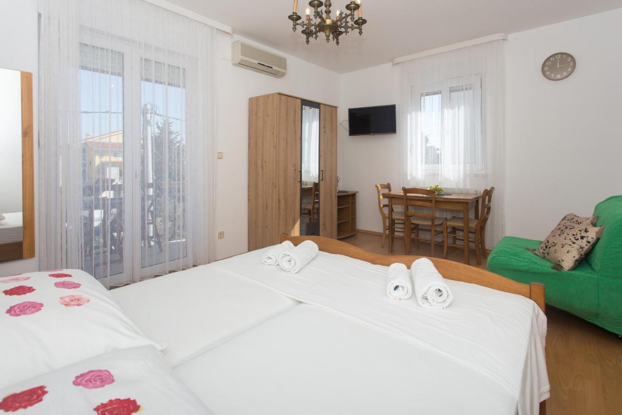 Apartments Villa Japeri คาชเตลา ภายนอก รูปภาพ